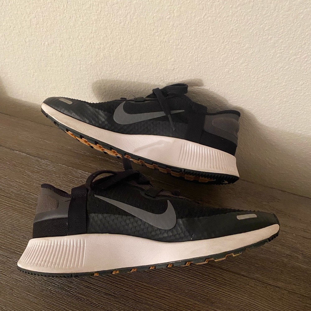 Nike Repsosto Women’s Athletic Shoes